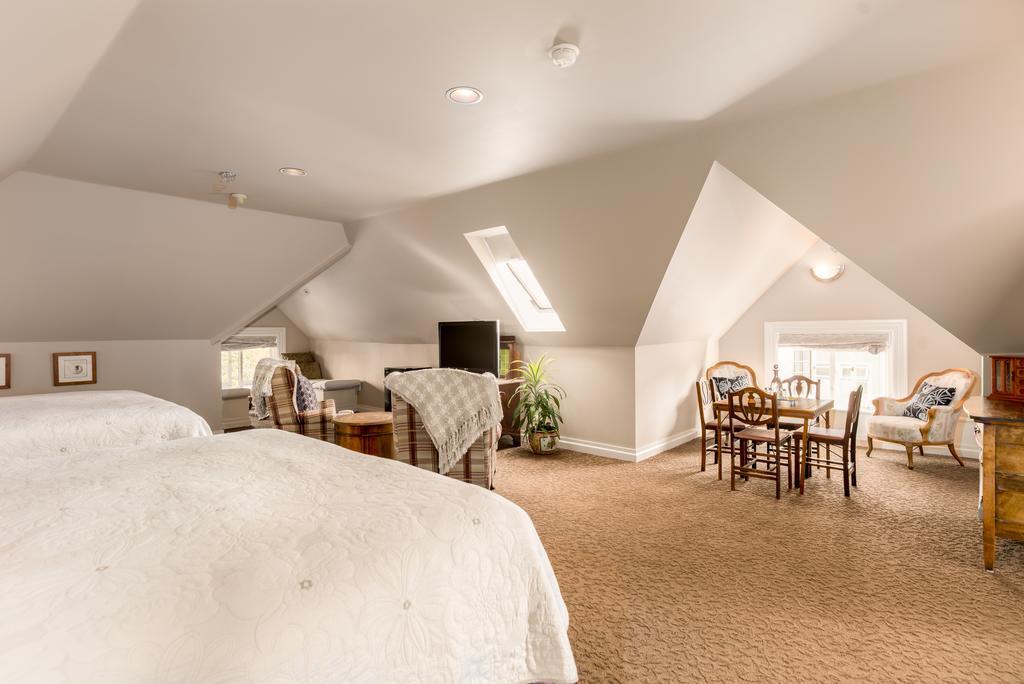 King Room Two King Beds Top Floor