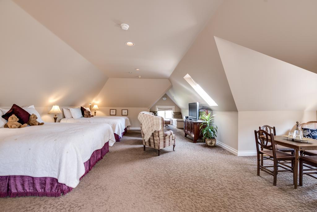 King Room Two King Beds Top Floor